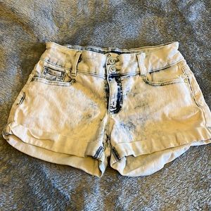 Girl’s Jordache white-washed shorts